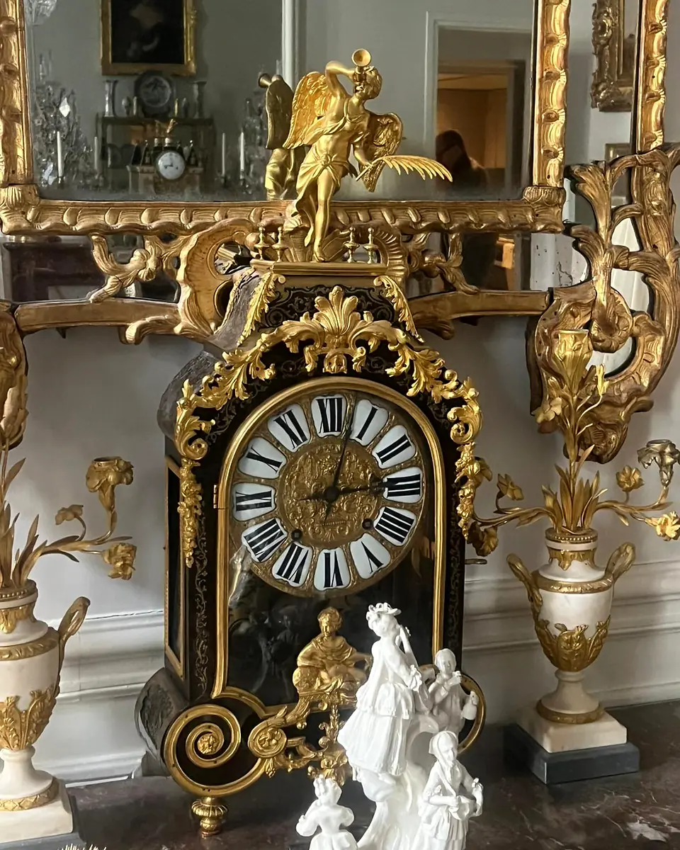 Cartel noir et bronze confié à Le Guen Horloger